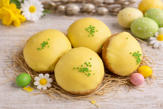 Pääsiäsisbebe leivos pääsiäisomisteilla