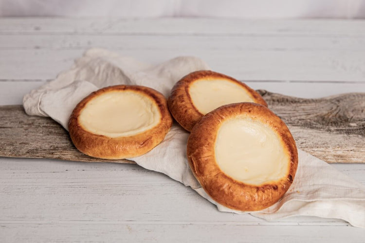 Rahkapullat 4 kpl – pehmeä pulla laktoosittomalla rahkatäytteellä kahvipöytään