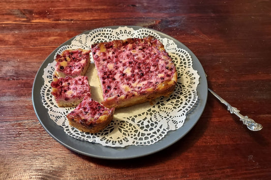 Puolukkamurokakku 290 g – mehevä muropohja ja raikas puolukkainen täyte. Klassinen suomalainen kahvipöydän herkku arkeen ja juhlaan.