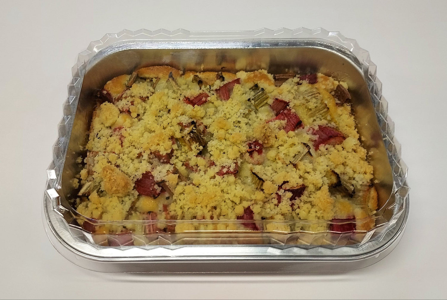 Raparperimurokakku 280 g on mehevä ja maukas kahvileipä arkeen ja juhlaan. Raikas raparperi, murupinta ja täyteläinen maku hurmaavat.