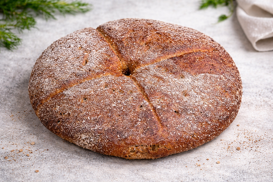 Riihiruisreikäleipä 400 g – hiivaton ruisjuureen leivottu perinteinen suomalainen ruisleipä.