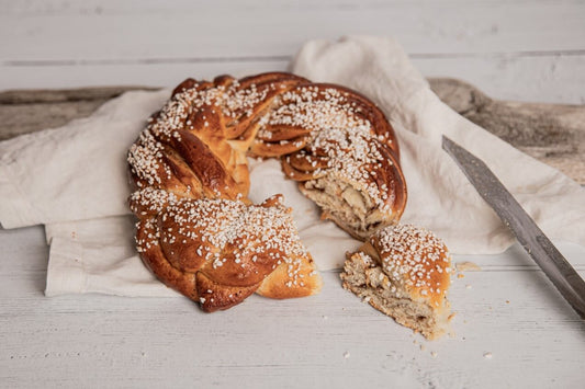 Kanelikranssi 400 g – mehevä kanelinen pullakranssi kahvipöytään