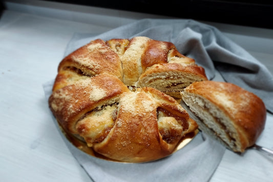 Mehevä pääsiäiskranssi appelsiinitäytteellä